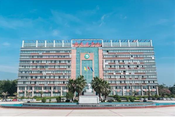 液質(zhì)聯(lián)用儀、微波合成儀等科研平臺(tái)設(shè)備